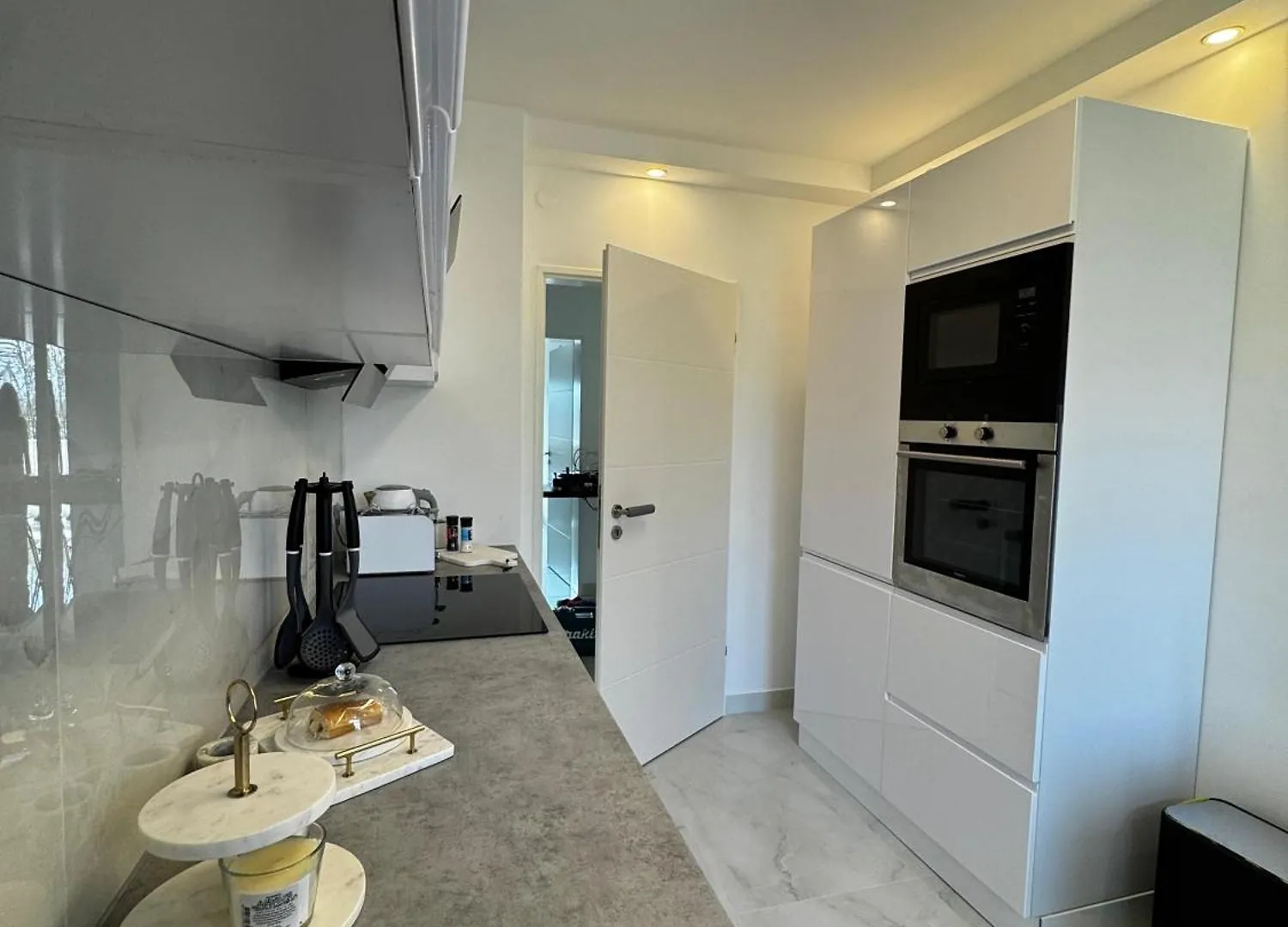 Luxus Apartment In Duesseldorf Rheinblick  Dusseldorf