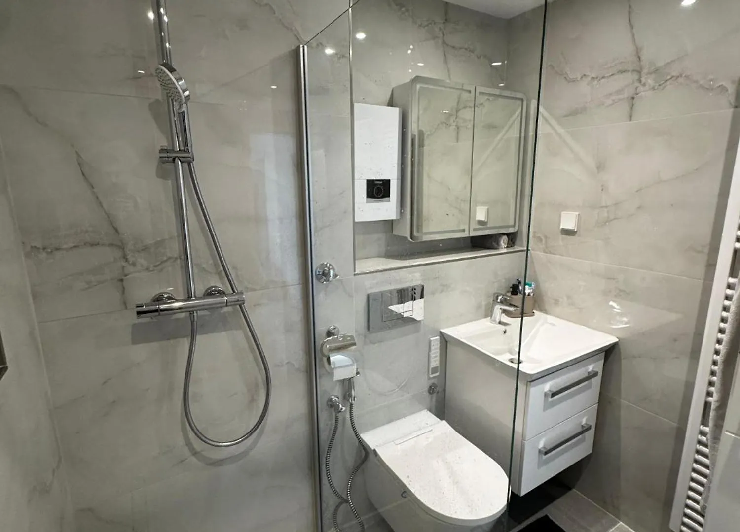 Luxus Apartment In Duesseldorf Rheinblick
